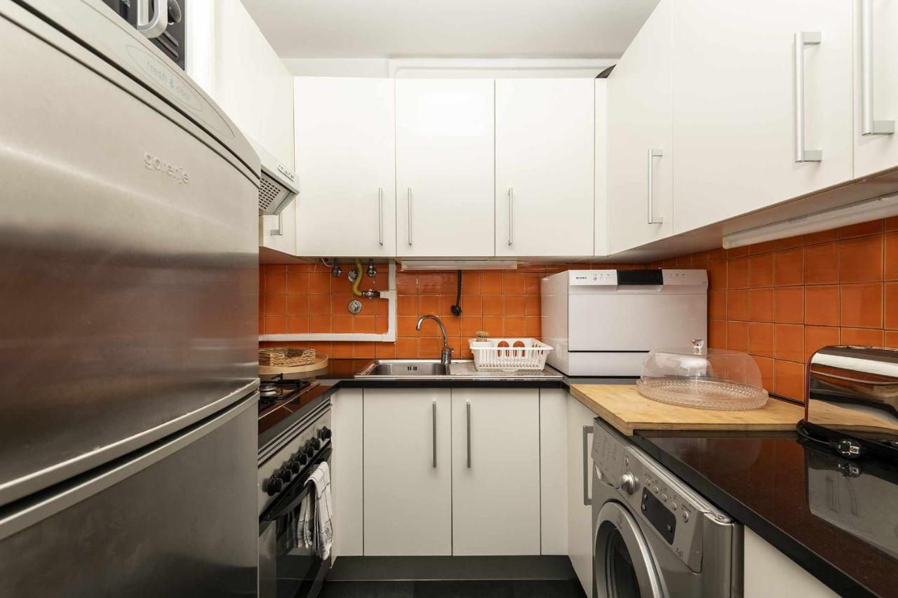 Typical Portuguese Apartment In Sao Bento Lissabon Buitenkant foto